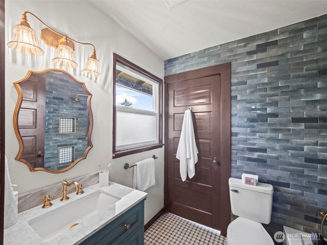 504 Dupont Avenue, Dupont, WA 98327