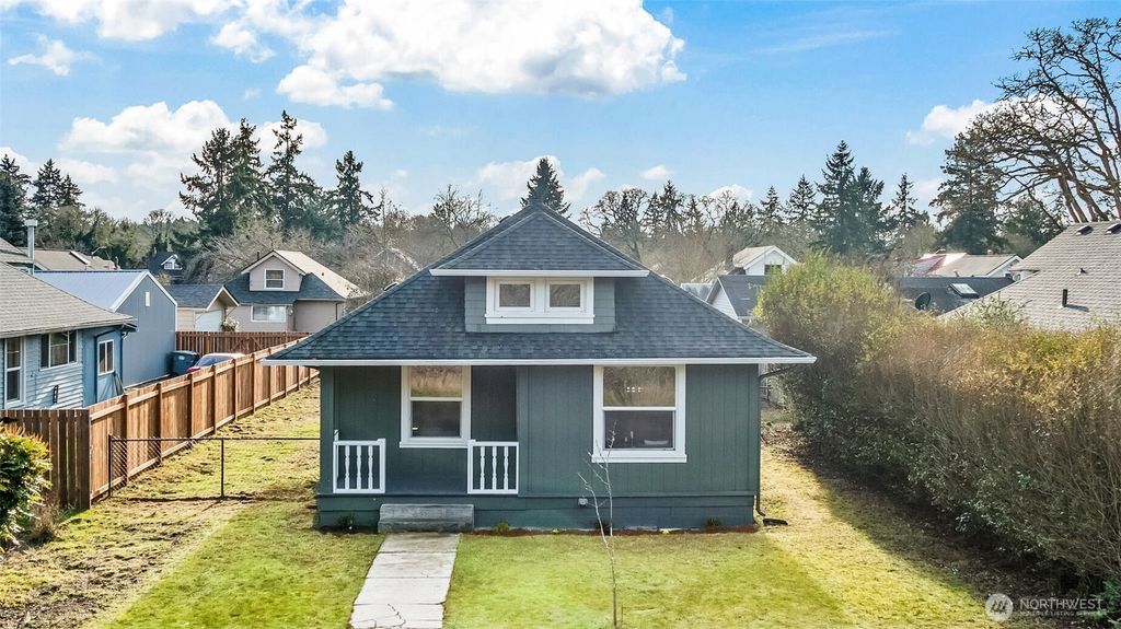 504 Dupont Avenue, Dupont, WA 98327