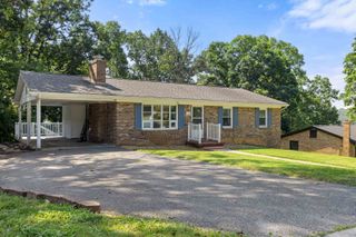 578 HILLTOP DR, Staunton, VA 24401