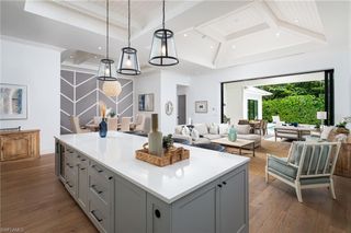 1064 13th ST N, Naples, FL 34102