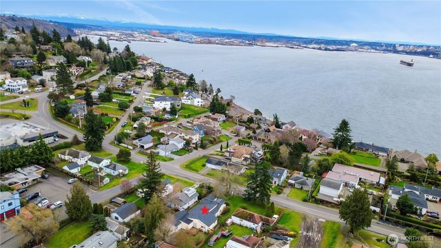 711 Le Lou Wa Place NE, Tacoma, WA 98422