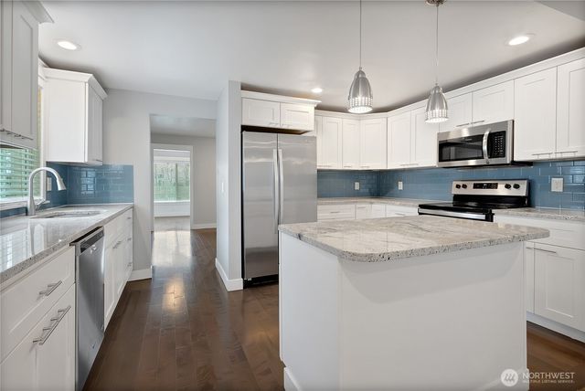 711 Le Lou Wa Place NE, Tacoma, WA 98422