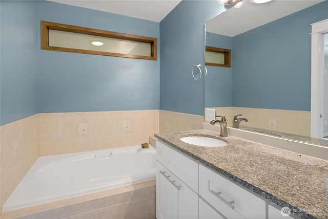 711 Le Lou Wa Place NE, Tacoma, WA 98422