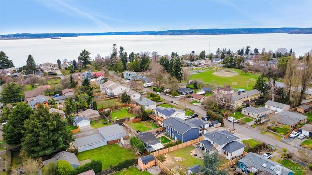 711 Le Lou Wa Place NE, Tacoma, WA 98422