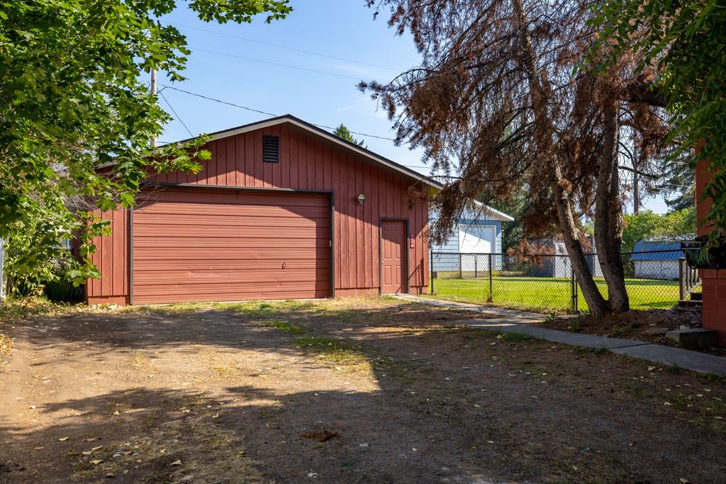 1019 12th Street W, Columbia Falls, MT 59912 photo 3