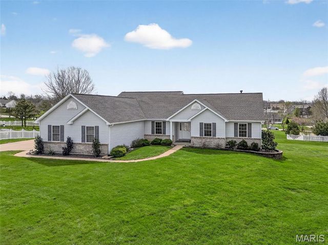 1412 Highland Park Court, Wentzville, MO 63385