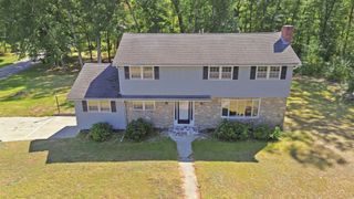 15 Maplewood Rd, Tewksbury, MA 01876