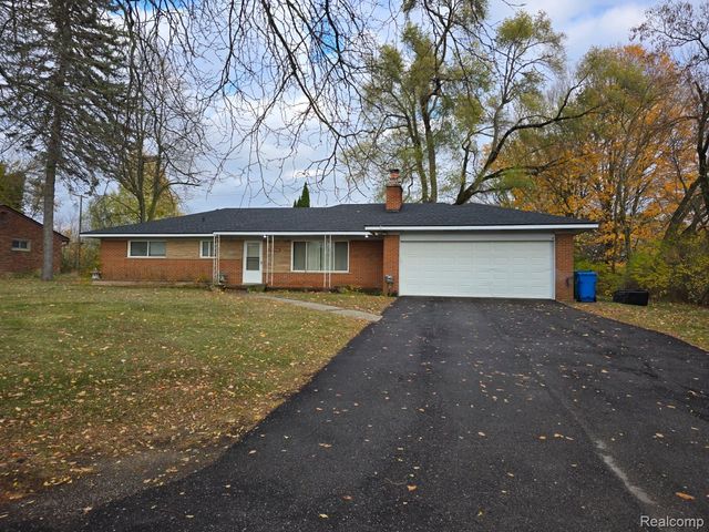 1250 Welch Road, Commerce Charter Township, MI 48390