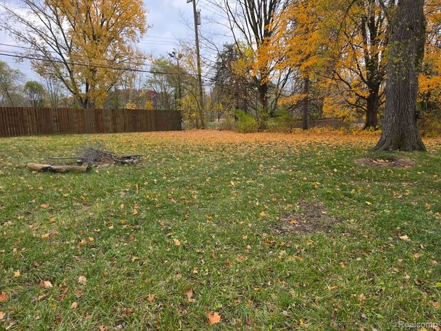 1250 Welch Road, Commerce Charter Township, MI 48390