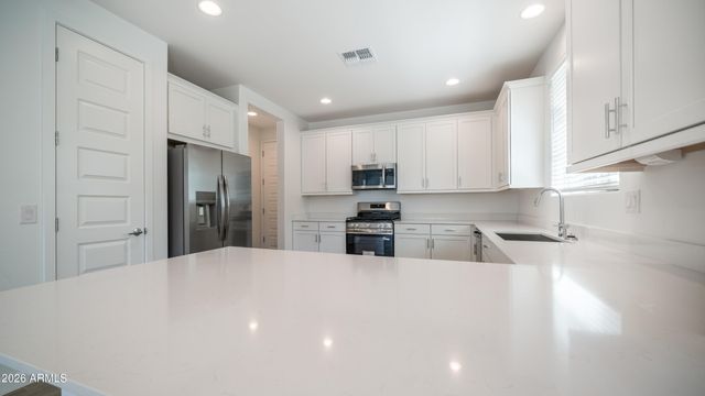 8326 E PRAIRIE Avenue, Mesa, AZ 85212