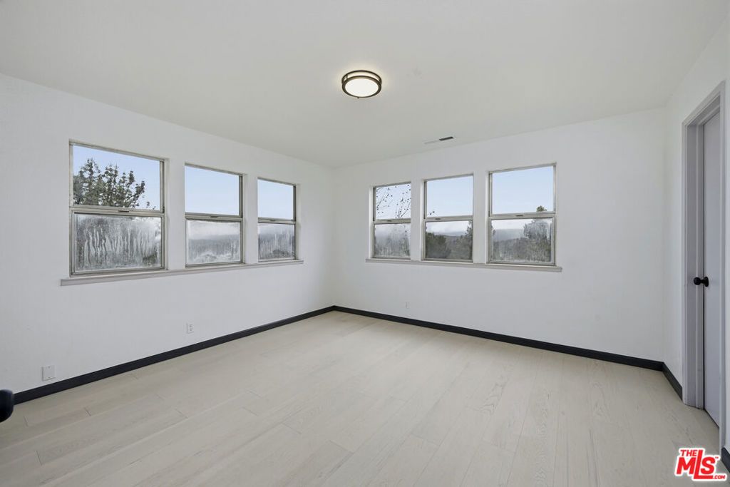 Image 14 of property listing at 17832 Deer Hill Road, Hidden Valley Lake, CA 95467