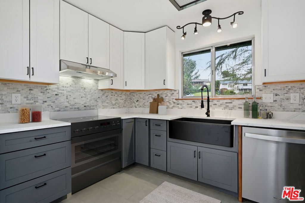 Image 34 of property listing at 17832 Deer Hill Road, Hidden Valley Lake, CA 95467