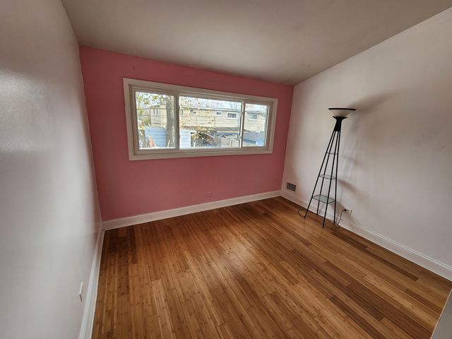 9407 Ironwood Lane, Des Plaines, IL 60016