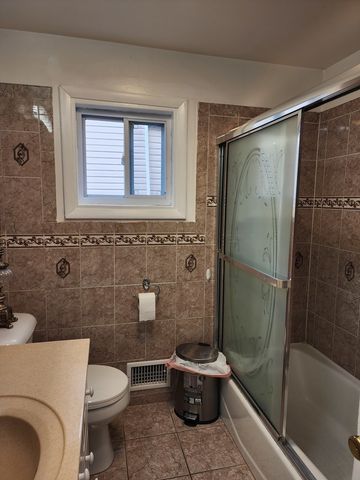 9407 Ironwood Lane, Des Plaines, IL 60016