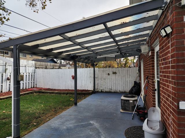 9407 Ironwood Lane, Des Plaines, IL 60016