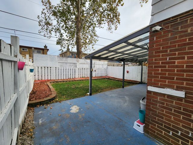 9407 Ironwood Lane, Des Plaines, IL 60016