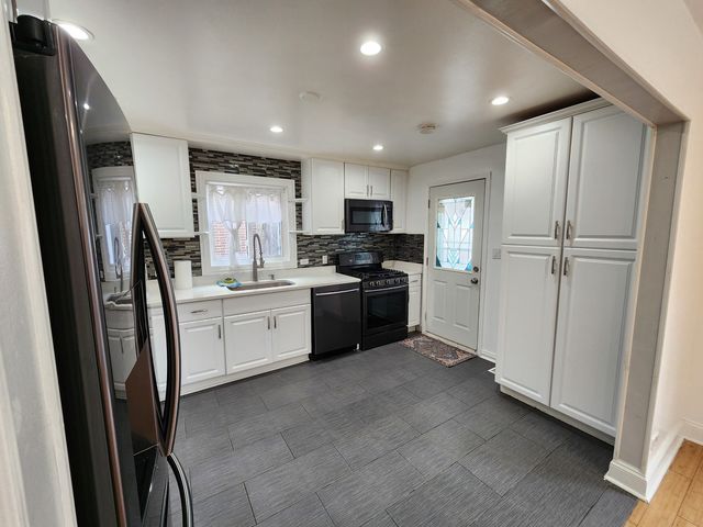 9407 Ironwood Lane, Des Plaines, IL 60016