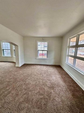 2819 Sacramento Street, St Joseph, MO 64507