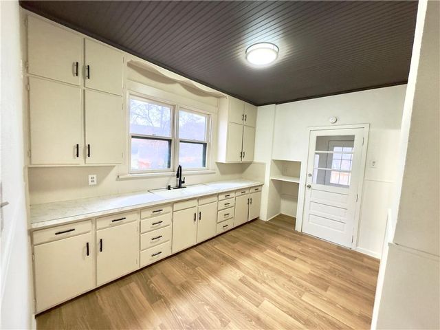 2819 Sacramento Street, St Joseph, MO 64507