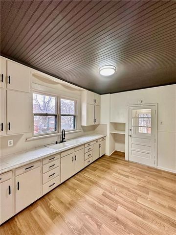 2819 Sacramento Street, St Joseph, MO 64507