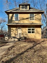 2819 Sacramento Street, St Joseph, MO 64507