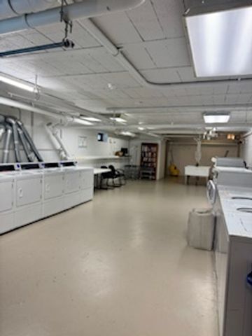 700 W Bittersweet Place 210, Chicago, IL 60613