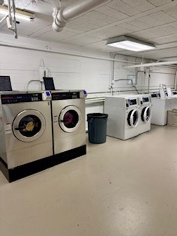 700 W Bittersweet Place 210, Chicago, IL 60613