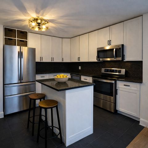 700 W Bittersweet Place 210, Chicago, IL 60613