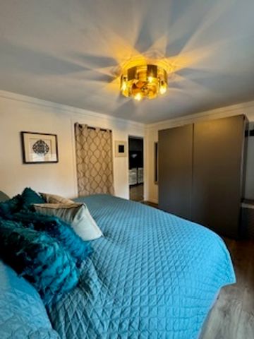 700 W Bittersweet Place 210, Chicago, IL 60613