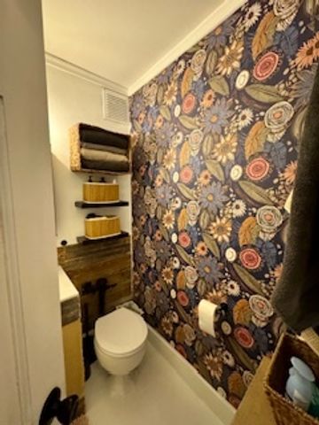 700 W Bittersweet Place 210, Chicago, IL 60613