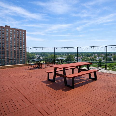 700 W Bittersweet Place 210, Chicago, IL 60613