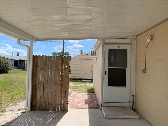 1120 Vineyard ST, Lehigh Acres, FL 33936