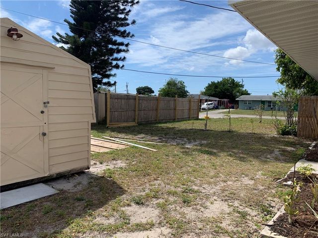 1120 Vineyard ST, Lehigh Acres, FL 33936