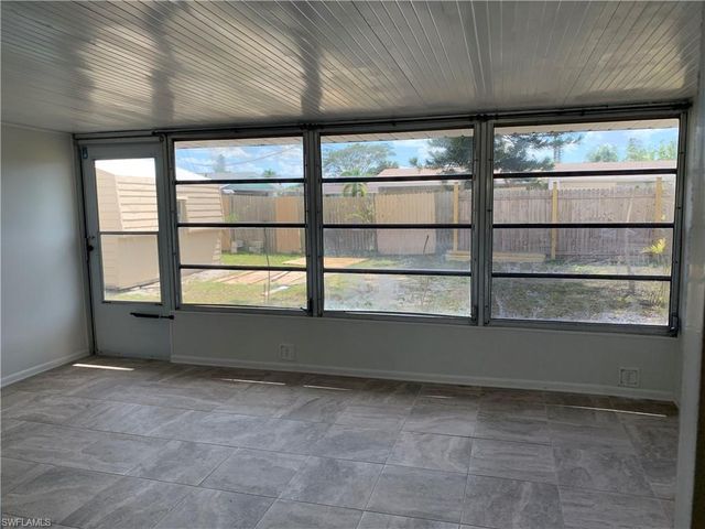 1120 Vineyard ST, Lehigh Acres, FL 33936