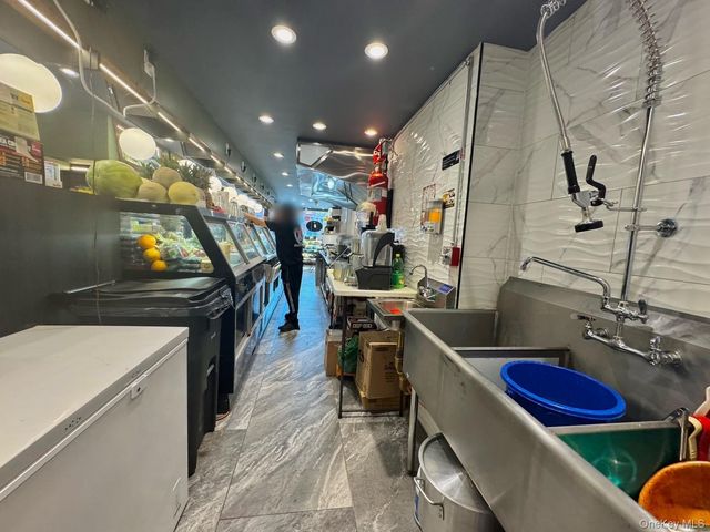 322 Union Avenue, Brooklyn, NY 11211