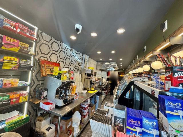 322 Union Avenue, Brooklyn, NY 11211