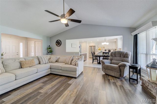 370 Misty Valley Drive, St Peters, MO 63376