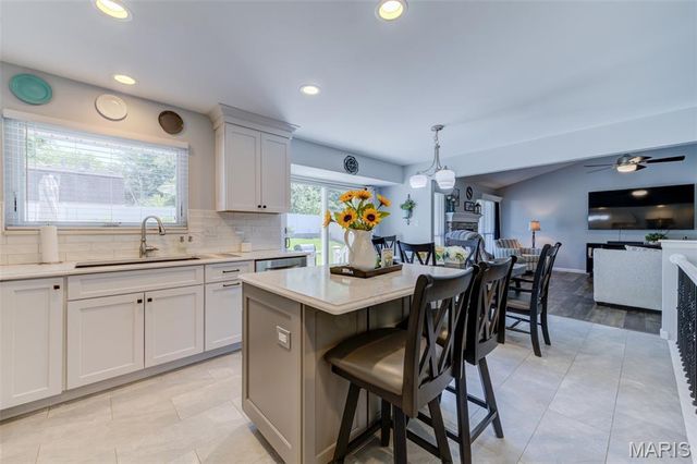 370 Misty Valley Drive, St Peters, MO 63376