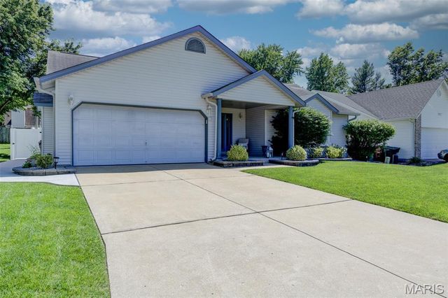 370 Misty Valley Drive, St Peters, MO 63376