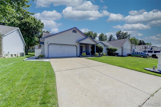 370 Misty Valley Drive, St Peters, MO 63376