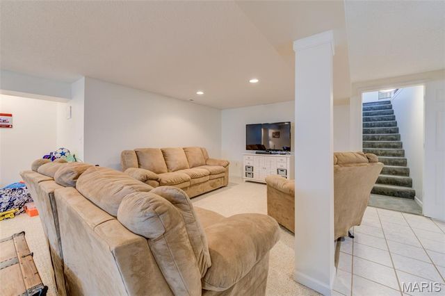 370 Misty Valley Drive, St Peters, MO 63376