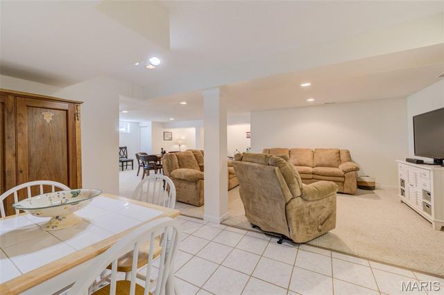 370 Misty Valley Drive, St Peters, MO 63376
