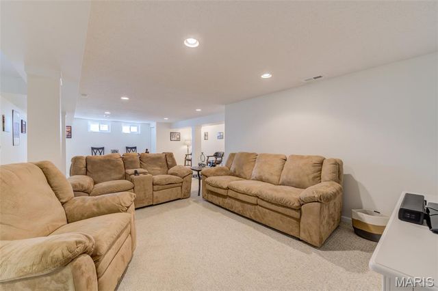 370 Misty Valley Drive, St Peters, MO 63376