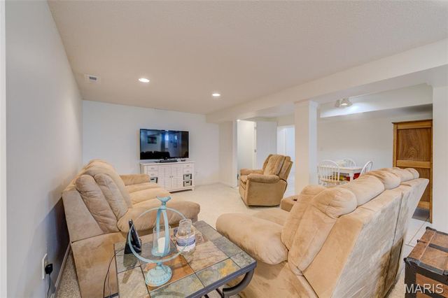370 Misty Valley Drive, St Peters, MO 63376