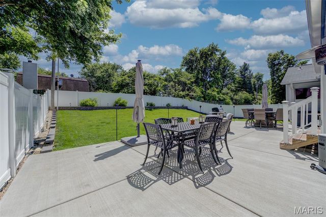 370 Misty Valley Drive, St Peters, MO 63376