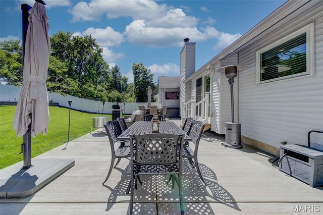 370 Misty Valley Drive, St Peters, MO 63376