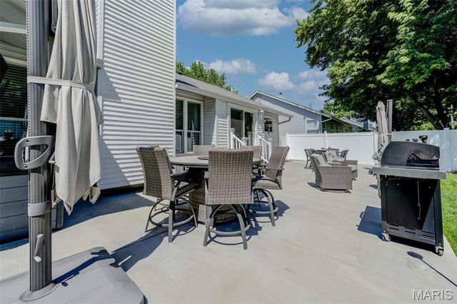 370 Misty Valley Drive, St Peters, MO 63376