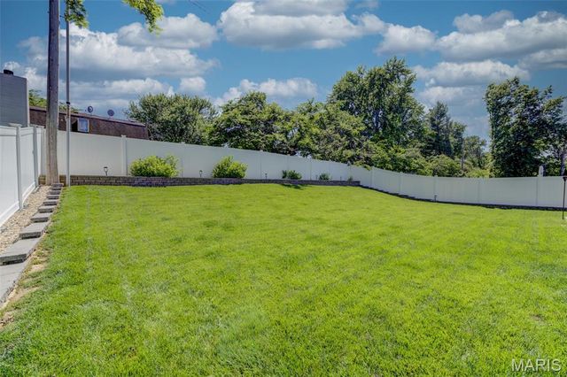 370 Misty Valley Drive, St Peters, MO 63376