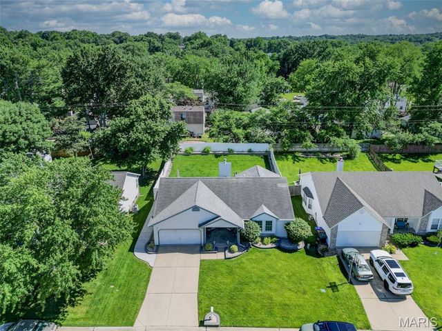 370 Misty Valley Drive, St Peters, MO 63376