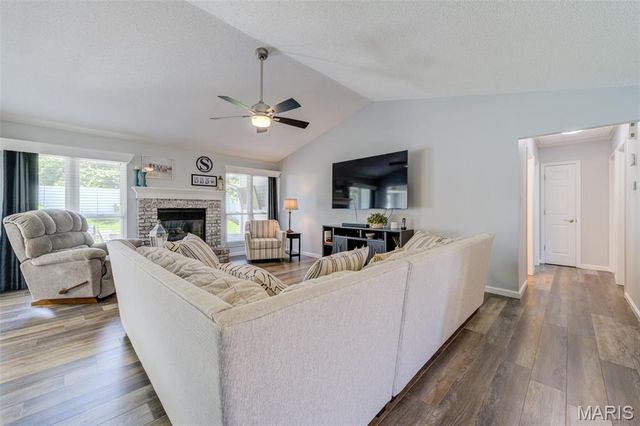 370 Misty Valley Drive, St Peters, MO 63376